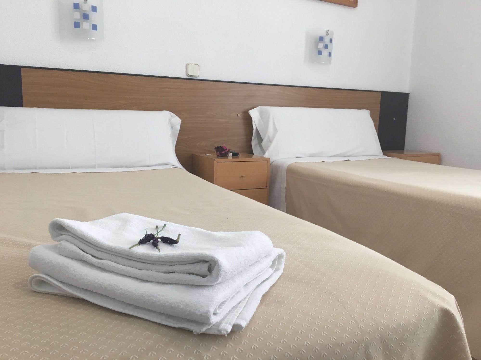 Hostal R. Lido Madryt Zewnętrze zdjęcie